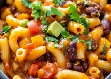 Hearty Vegetarian Chili Mac: Comfort in One Pot Bliss